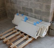 Seuil de porte en cours de pose ...