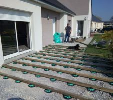 Installation de la structure de la terrasse, 33m2 plein sud