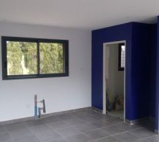 Salon et cuisine débâches, peintures terminés