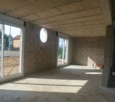 On voit un bel ensoleillement l'après midi dans la partie cuisine et salon :)
vivement que l'oeil de boeuf soit posé