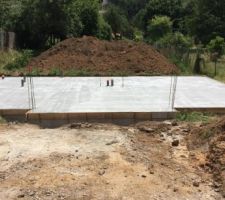 DALLE COULEE LE 1ER JUILLET 2018

ELLE FISSURE ASSEZ RAPIDEMENT AVEC LA CHALEUR, UNE RESINE DOIT ETRE MISE PLUS TARD NOUS A T'ON DIT