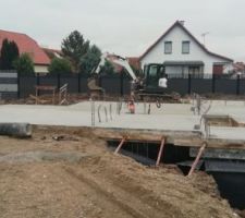Dalle partie garage, buanderie/cellier et salle de jeu