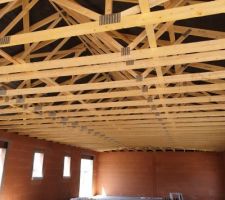 Pose de l'écran sous toiture - En option chez notre constructeur, ce que l'on trouve très dommage ... Plusieurs jurisprudences en terme de prise en charge de fuites font état de la non prise en charge par l'assurance des dégâts s'il n'y a pas d'écran sous toiture...
