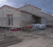 Façade en cours, sous-couche, vu de l'Est