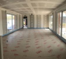 Cloison , joint et isolation sol fini , prochaine étape plomberie cette semaine puis chape