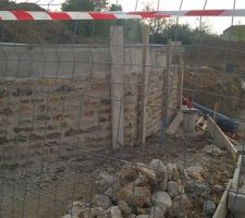 Doublage en meuli&egrave;re du local poubelle