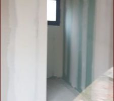 Bonsoir tout le monde,

Nous sommes rentrer la semaine dernière de voyage, nous sommes allés voir la maison. 
Le placo est terminé. 
On a encore plus hâte d'être dedans même si c'est un peu compliqué de s'imaginer les volumes avec les meubles. 
L'électricien à également fini. 

A très vite
Alexia et Nicolas