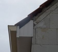 Cache moineaux mal découpés.