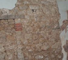 Fil Rouge : piquetage des murs intérieurs