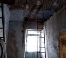 Démolition de l'escalier et du plancher.
c'est tout propre