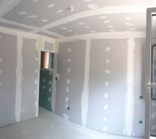 Le placo fini et les joints presque finis, chambre parentale