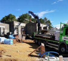 Livraison des poutrelles pour le toit terrasse
