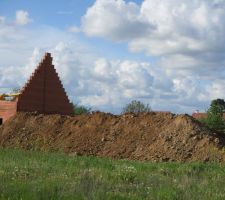 Le surplus de terre après le terrassement (26-04-19)