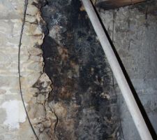 Destruction de la cheminée et renfort de charpente provisoire