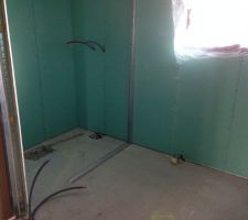 On commence l'intérieur par l'intermédiaire de BH platrerie