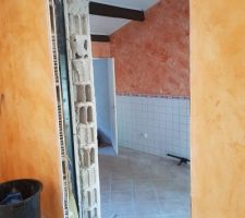 Ouverture du mur par le maçon