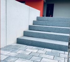 Escalier en granit de chez Cubik