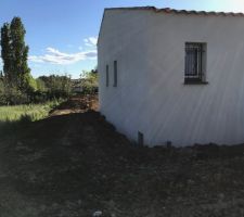 On étale les terres, petit passage pour le camion