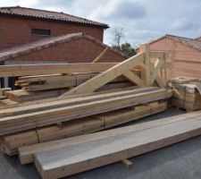 Stockage sans protection de la charpente dont la poutre principale est destinée à être apparente