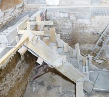 Escalier cave vu de c&ocirc;t&eacute;