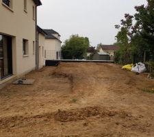 Terrassement terminé. On en a profité pour faire décaisser approximativement la terrasse