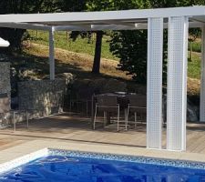 Pergola avec store vertical Warema et toile Ferrari