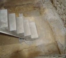 Reprise du seuil de l'escalier.