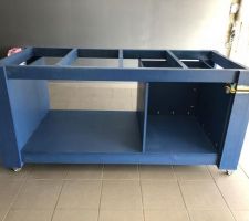 Casier pour tiroirs de 80 cm de profondeur et mise en peinture de la structure