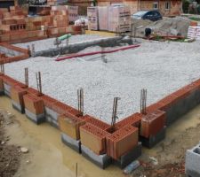 Construction du soubassement et préparation du terre plein