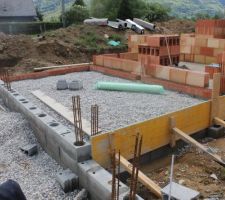 Construction du soubassement et préparation du terre plein