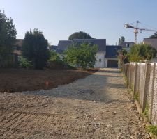 Fin des VRD, remise en place des terres, nettoyage, préparation de la terrasse