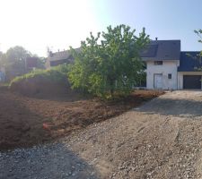 Fin des VRD, remise en place des terres, nettoyage, préparation de la terrasse