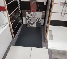Patchwork salle de bain (derrière colonne de douche)