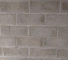 Les murs de mon sous sol avec les joints tirer au fer