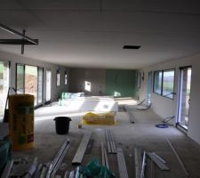 Vue du garage, 22m une belle profondeur... bientôt les cloisons donc fini cette vue !