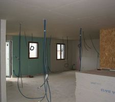 La pose du placo avance !
vue de l'entrée/sdb/chambre