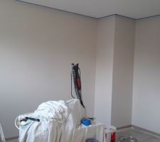 Mise en peinture de la chambre parentale - couleur lin