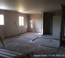 Le cellier avec la chambre au fond et le dressing