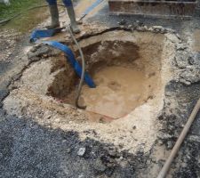 L'intervention de la pompe  pour extraire l'eau et le limon