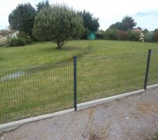 Un ruisseau " d'eau potable "....envahit le jardin