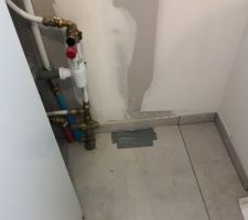 R&eacute;serve: trou dans le sol de la buanderie