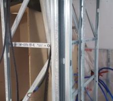 Ferraillage du coffre autour du conduit poujoulat avec des renforts pour que la laine de roche de bascule pas