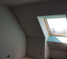 Entourage de fenêtre chambre N1 en placo hydro