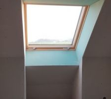 Entourage de fenêtre chambre N1 en placo hydro