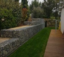 Gabions en escalier + passerelle en bois côté est