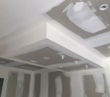Faux plafond cuisine pour la hotte et les luminaires