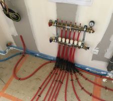 Nourrice du PC terminée.

Dérivation eau chaude pour le point d'eau du garage.