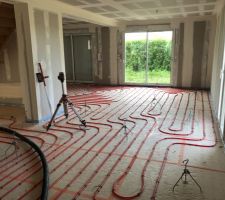 Préparation avant coulage chape fluide anhydrite de la Marque "la chape liquide"