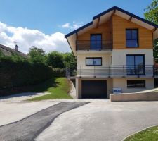 Enrobée refait devant la maison par le terrassier.