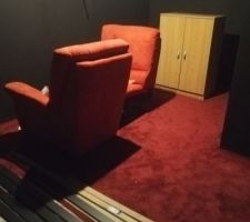 Pose de la moquette dans la salle ciné